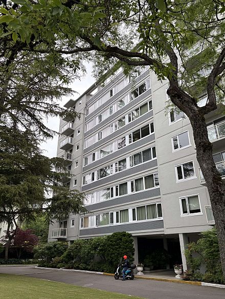 305 6076 Tisdall Street