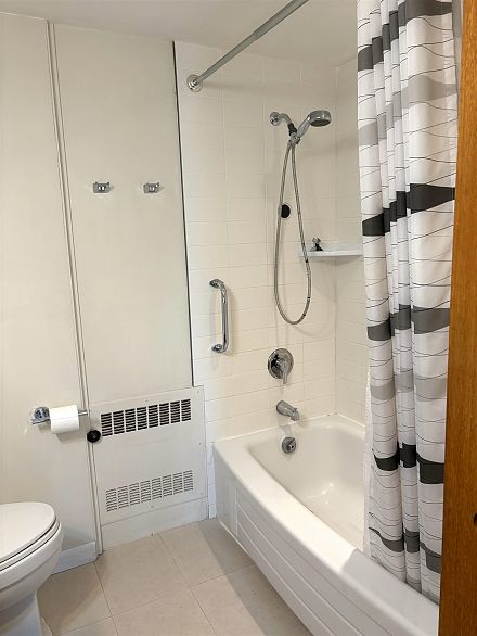 305 6076 Tisdall Street