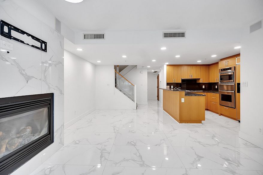 1277 W Cordova Street