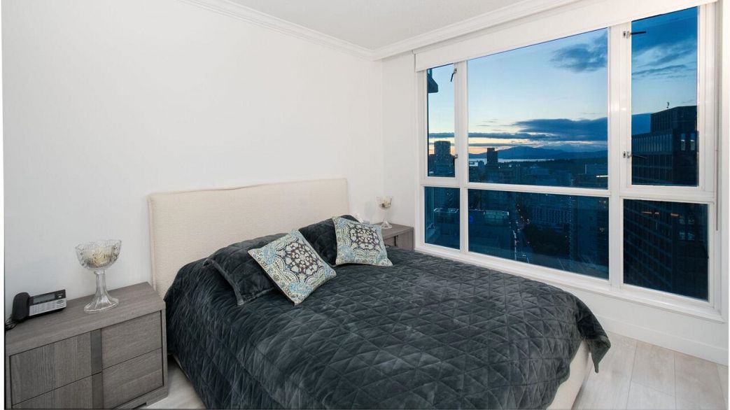 3306 1111 W Pender Street