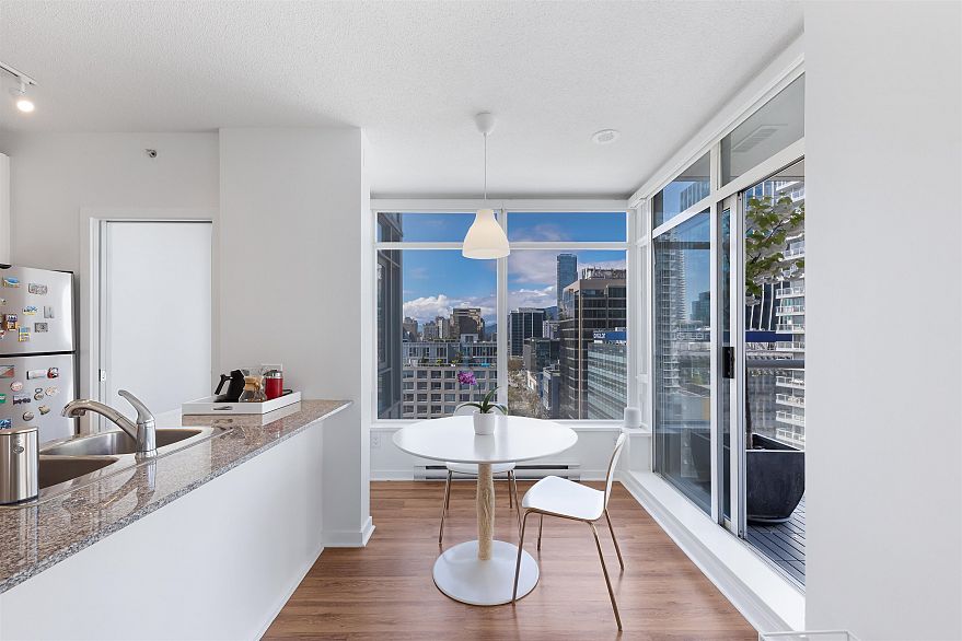 1502 480 Robson Street