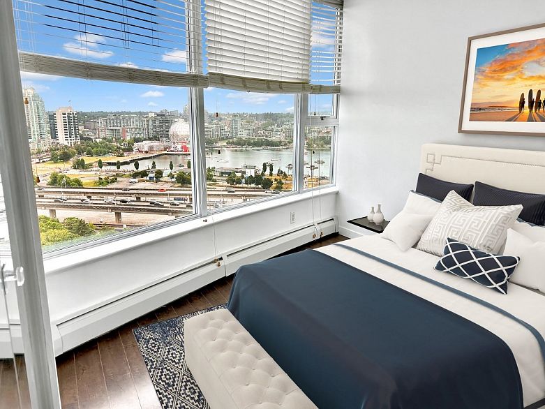 2208 58 Keefer Place