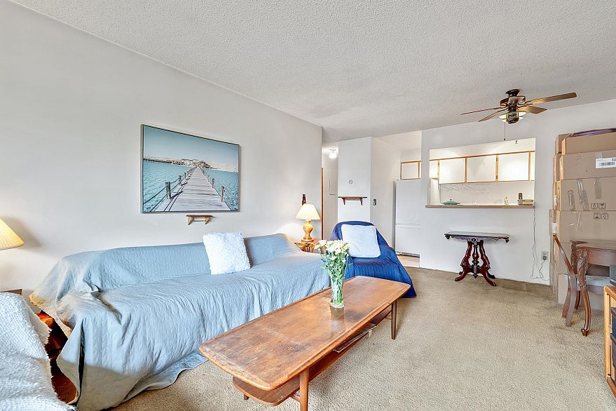 402 2215 Dundas Street