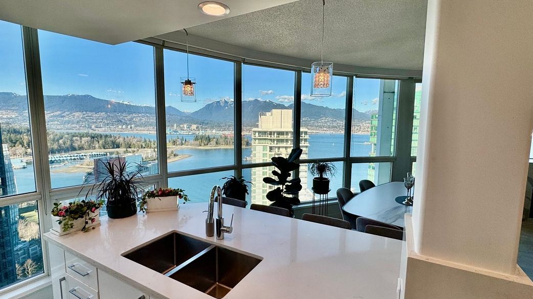 3306 1111 W Pender Street