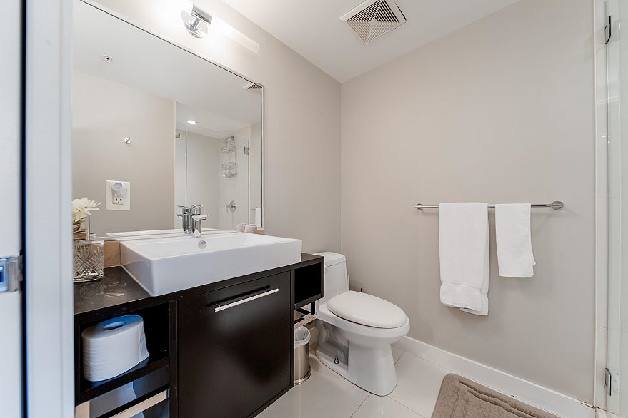 301 689 Abbott Street