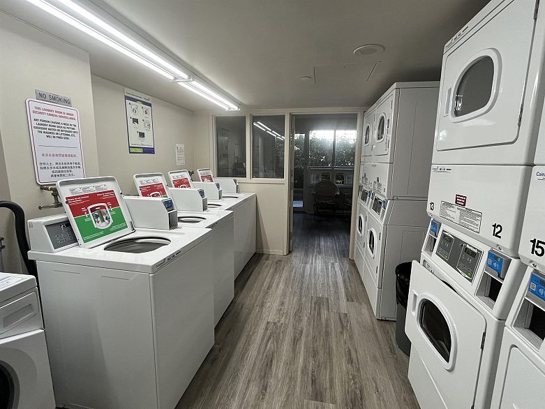 1204 3455 Ascot Place