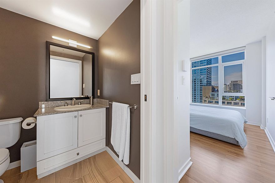 1502 480 Robson Street