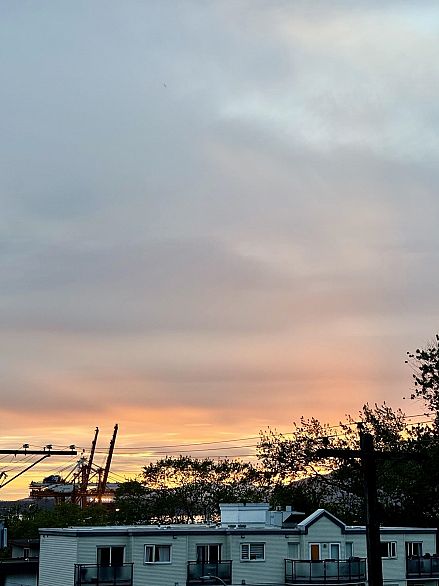 402 2215 Dundas Street