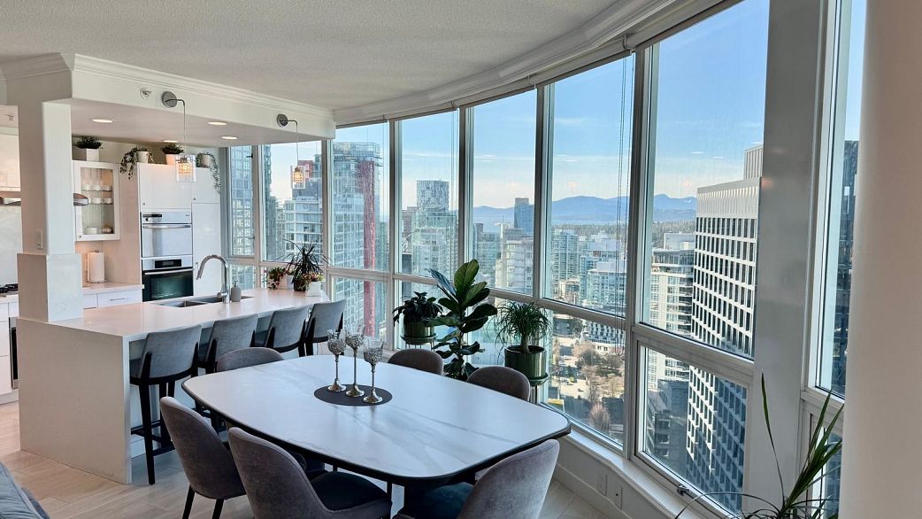 3306 1111 W Pender Street