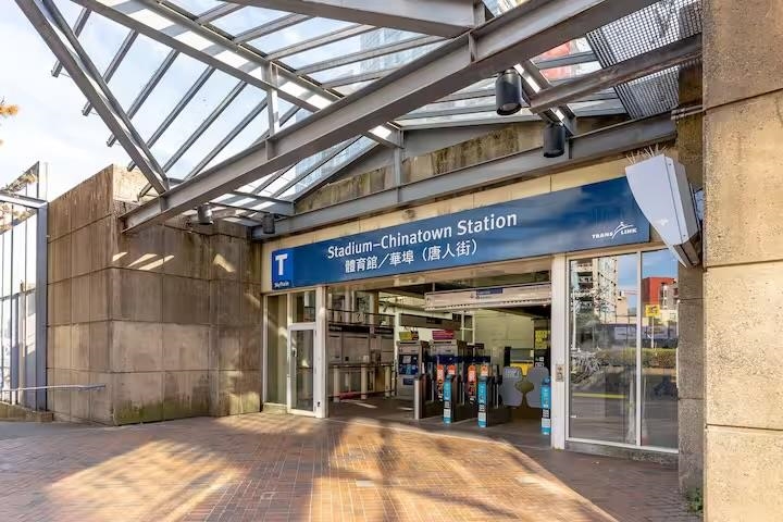 2208 58 Keefer Place