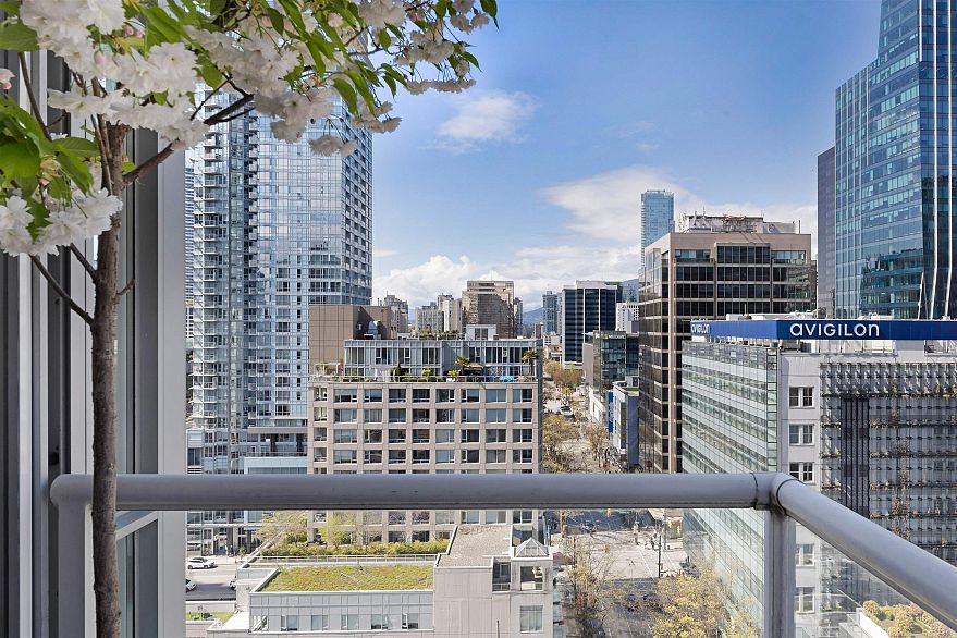 1502 480 Robson Street