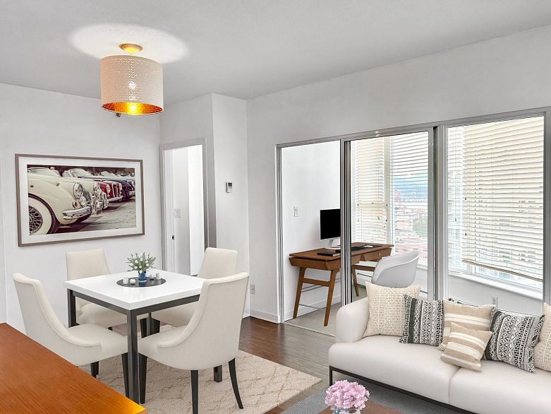 2208 58 Keefer Place