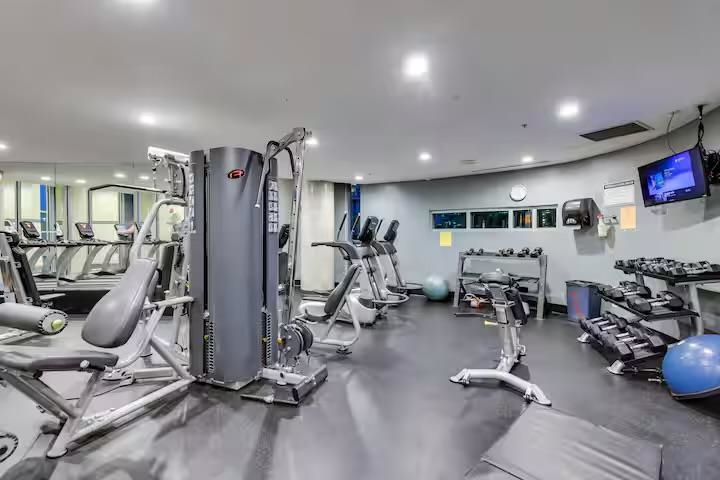 2208 58 Keefer Place