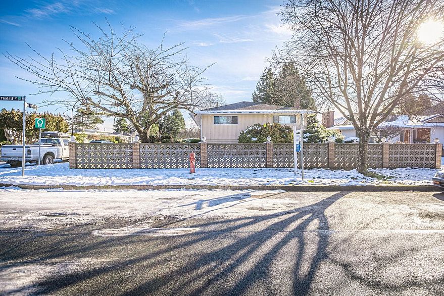 692 W 51st Avenue