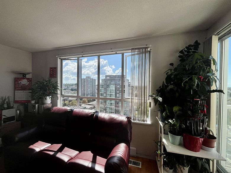 1204 3455 Ascot Place