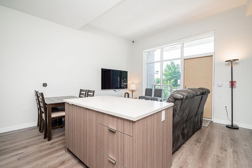 114 3430 E Kent Avenue South