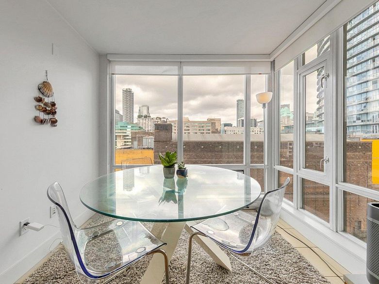 806 565 Smithe Street