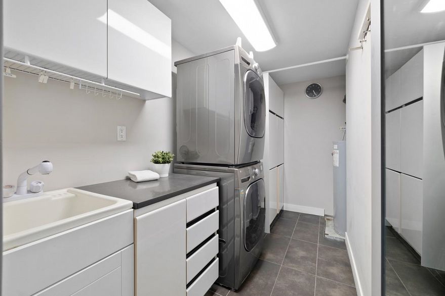 2302 1500 Howe Street