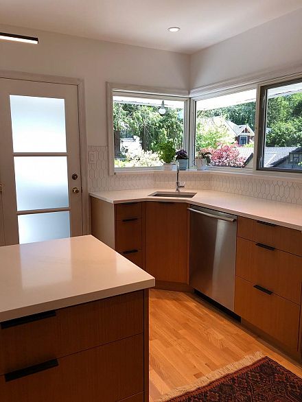 5876 Highbury Street