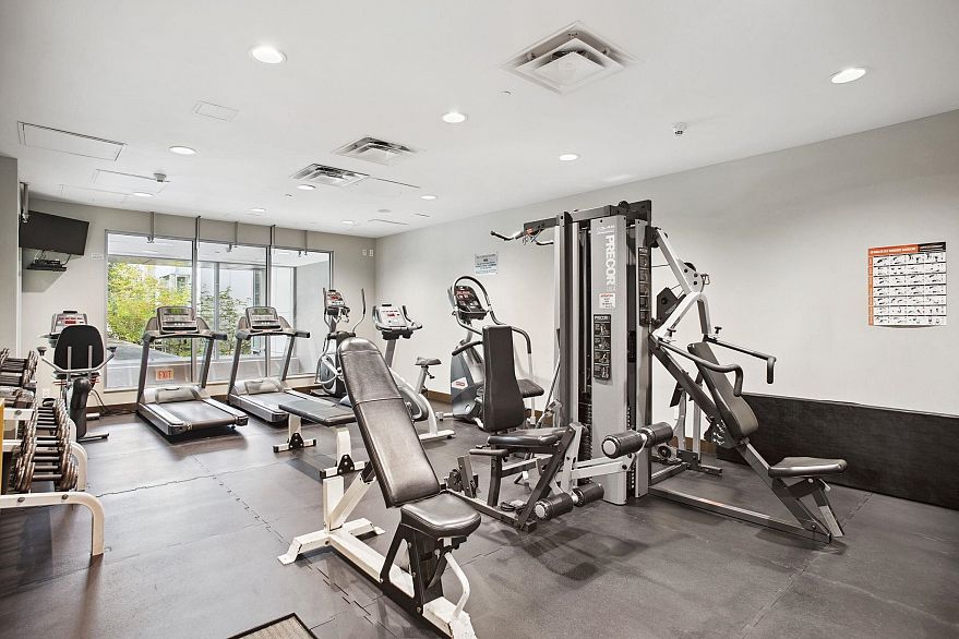 408 590 Nicola Street