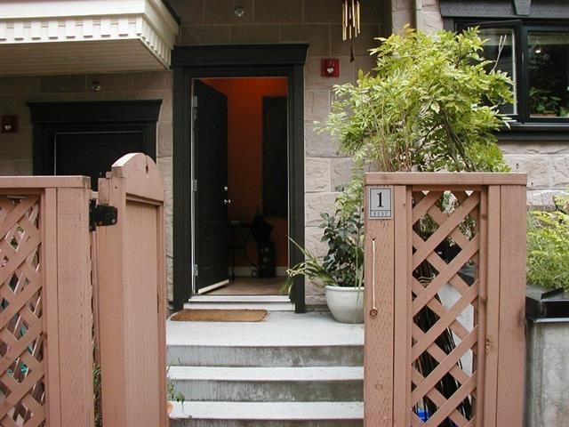 1 1137 Barclay Street