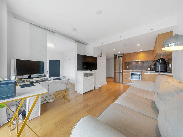 806 565 Smithe Street