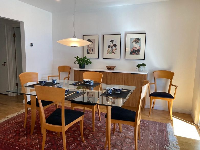 5876 Highbury Street