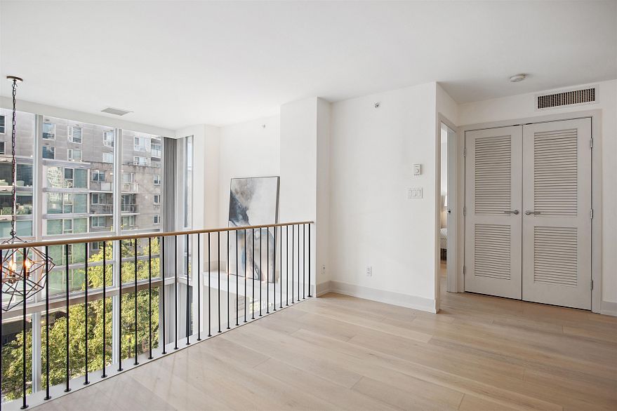 408 590 Nicola Street