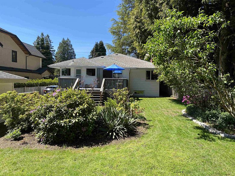 5876 Highbury Street