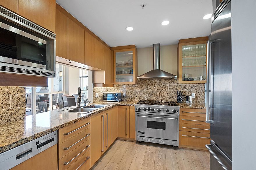 4201 1408 Strathmore Mews