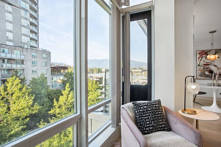 408 590 Nicola Street