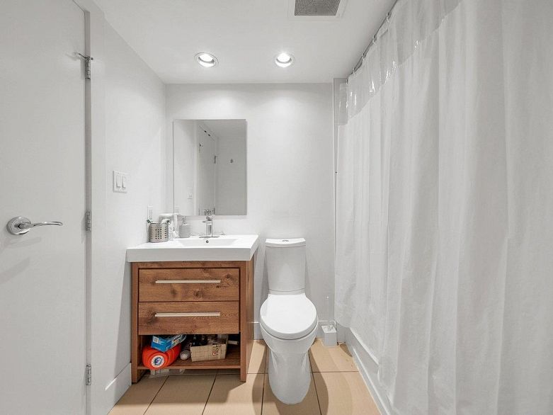 806 565 Smithe Street