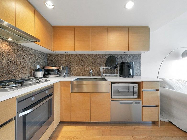 806 565 Smithe Street