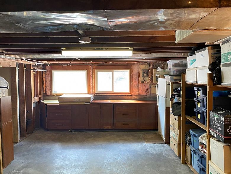 5876 Highbury Street