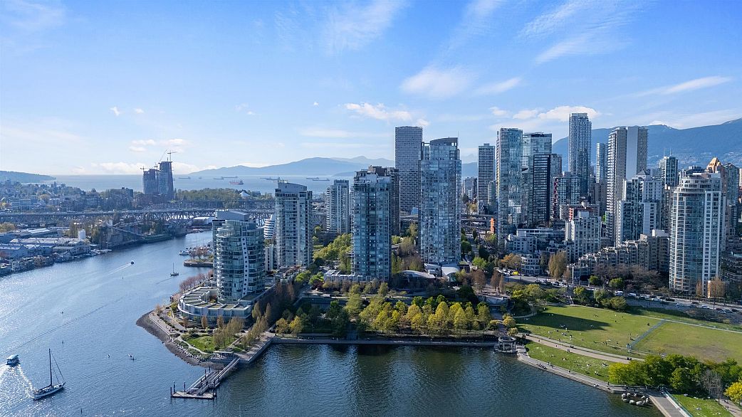 4201 1408 Strathmore Mews