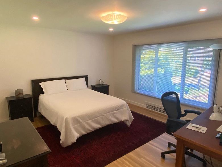 5876 Highbury Street