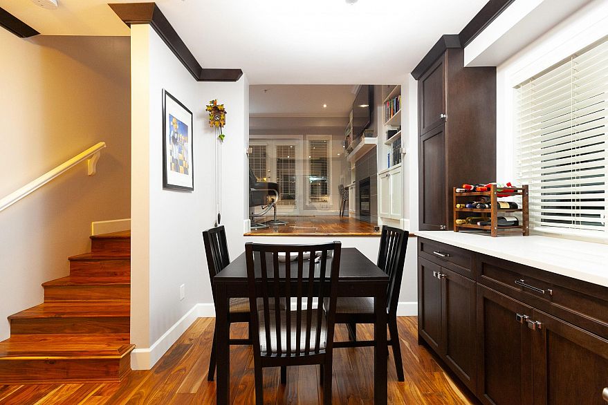 1 1137 Barclay Street