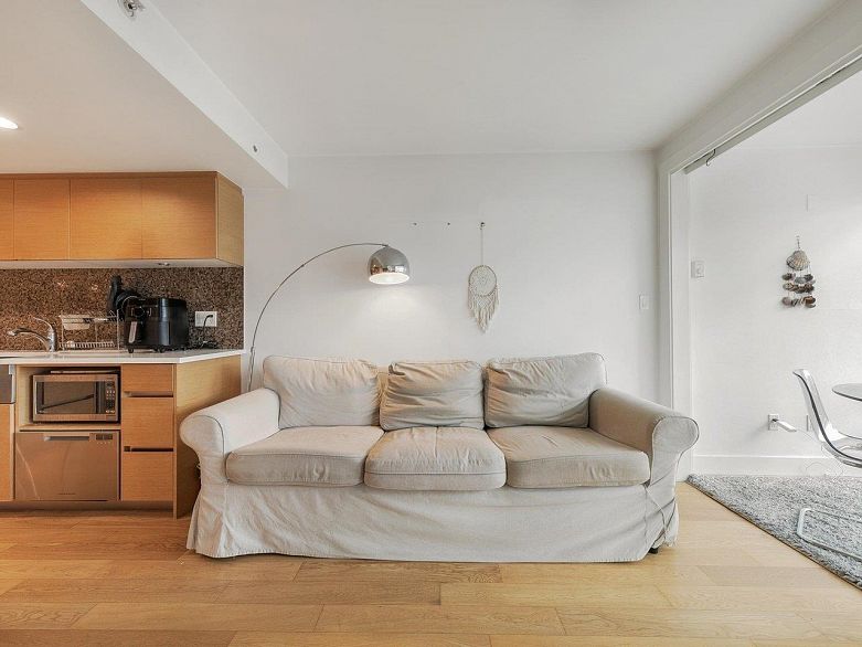 806 565 Smithe Street