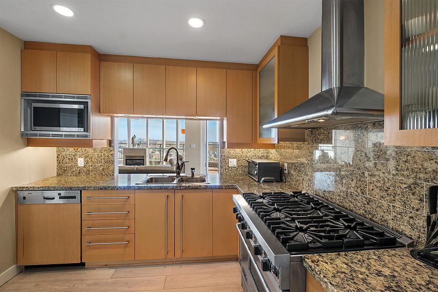 4201 1408 Strathmore Mews