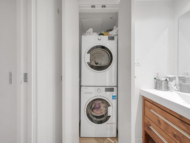 806 565 Smithe Street