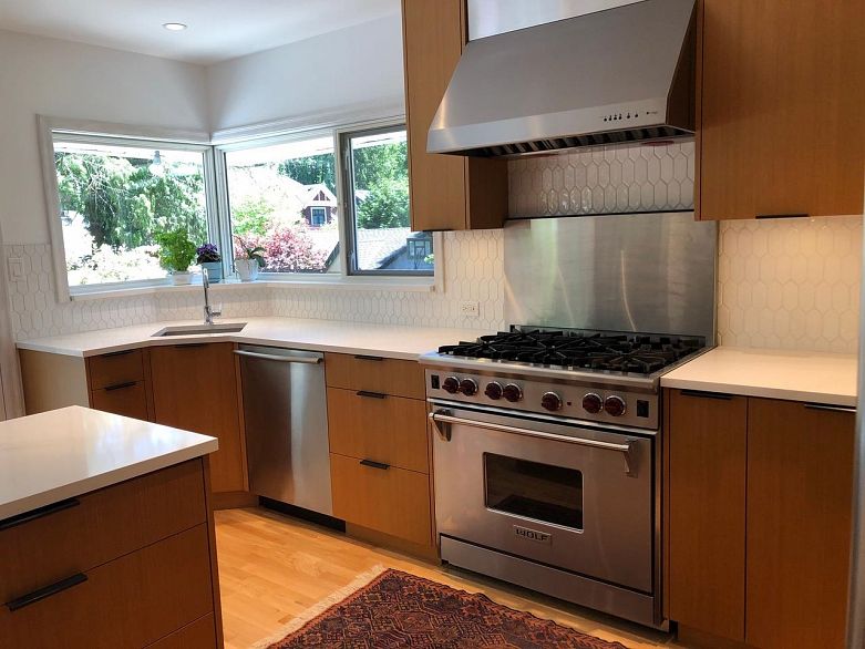 5876 Highbury Street