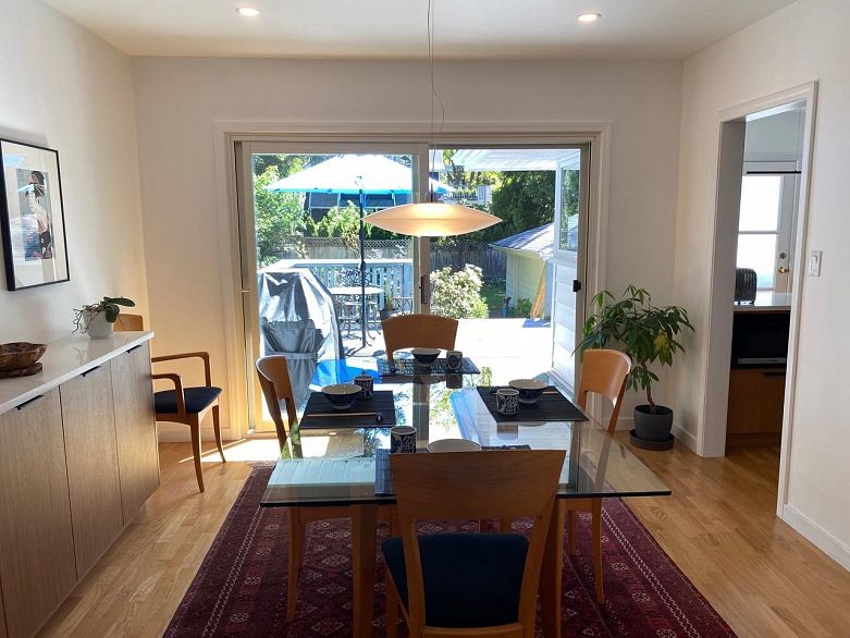 5876 Highbury Street