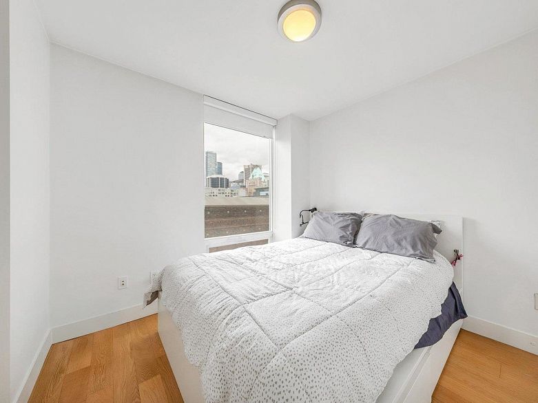 806 565 Smithe Street