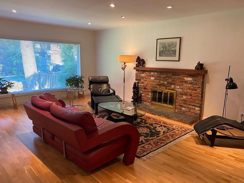 5876 Highbury Street