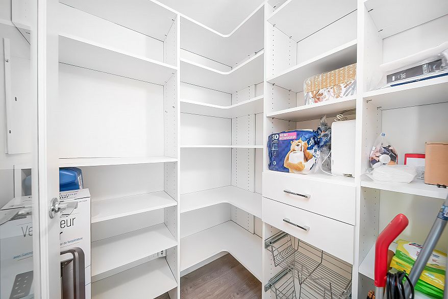 807 610 Granville Street