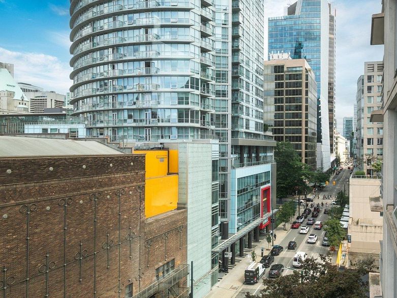 806 565 Smithe Street