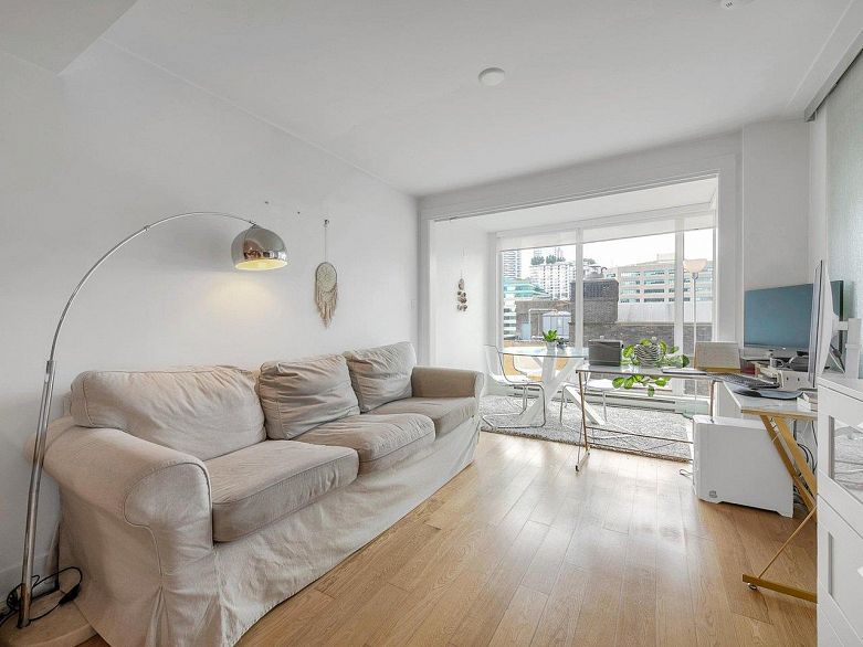 806 565 Smithe Street