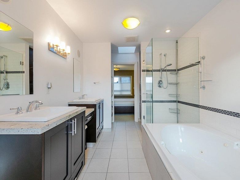 204 3788 W 10th Avenue