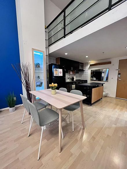 308 933 Seymour Street