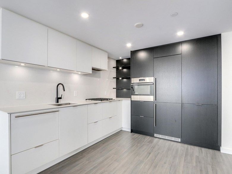 502 210 E 5th Avenue